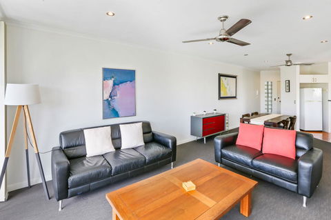 On The Beach Apartments - Hobart Tourism 5