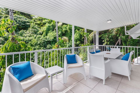 By The Sea Port Douglas - Hobart Tourism 7