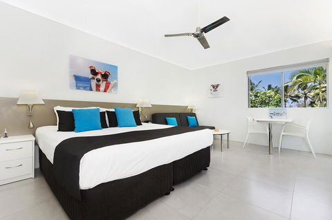 By The Sea Port Douglas - Hobart Tourism 15