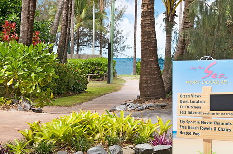 By The Sea Port Douglas - Hobart Tourism 26