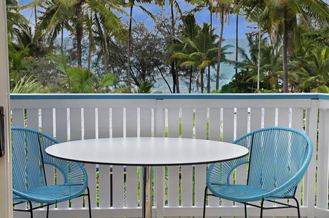 By The Sea Port Douglas - Hobart Tourism 5