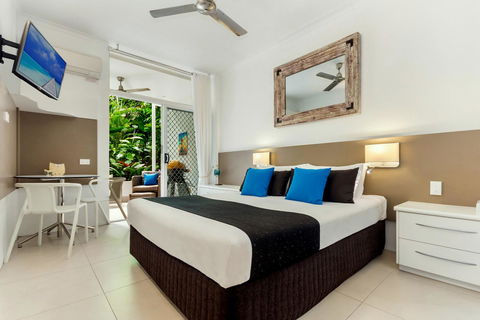 By The Sea Port Douglas - Hobart Tourism 11