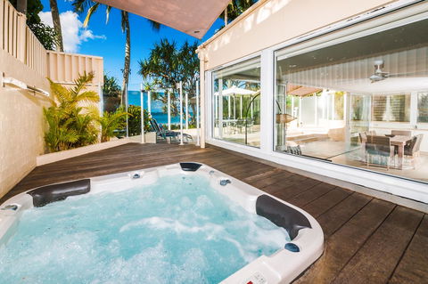 Netanya Noosa Beachfront Resort - Tourism TAS 28