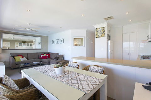 Noosa Shores Resort - Tourism TAS 23