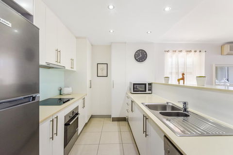Redvue Holiday Apartments - Tourism TAS 5