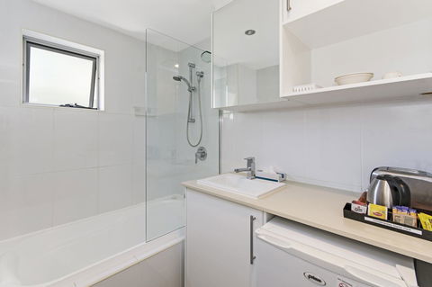 Redvue Holiday Apartments - Tourism TAS 26