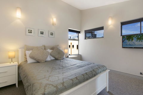 Redvue Holiday Apartments - Tourism TAS 32