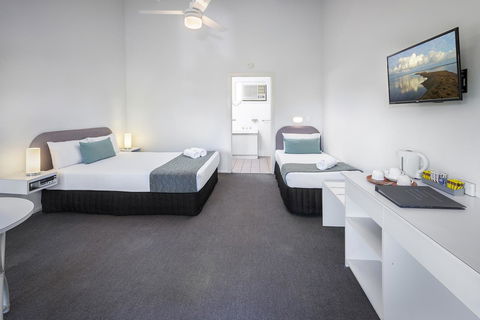 The Beach Motel Hervey Bay - Tourism TAS 12