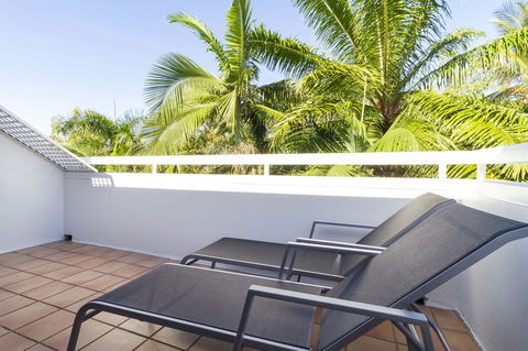 The White House Port Douglas - Hobart Tourism 32