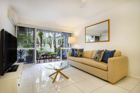 The White House Port Douglas - Hobart Tourism 15