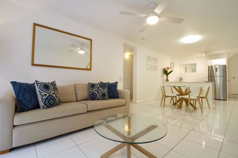 The White House Port Douglas - Hobart Tourism 2