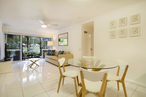 The White House Port Douglas - Hobart Tourism 14