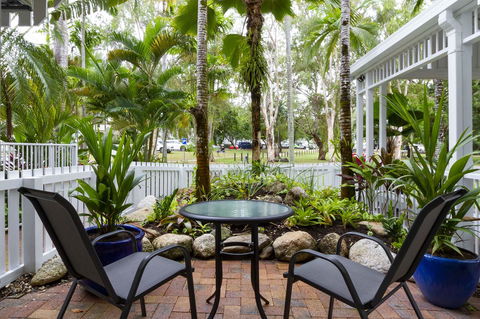 The White House Port Douglas - Hobart Tourism 9
