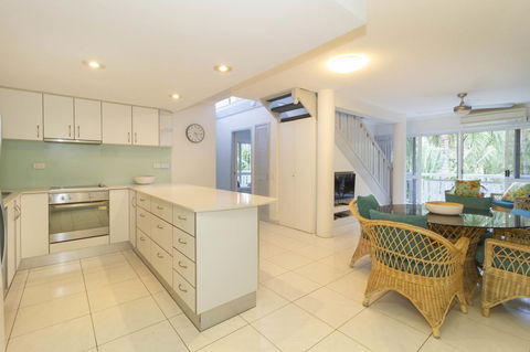 The White House Port Douglas - Hobart Tourism 23