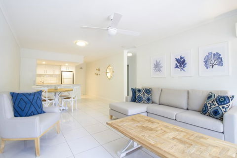 The White House Port Douglas - Hobart Tourism 5
