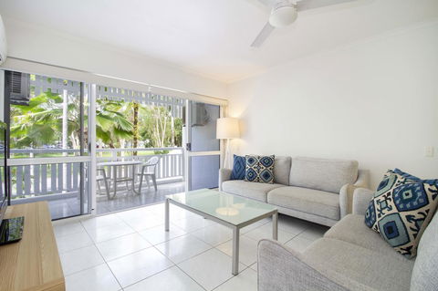 The White House Port Douglas - Hobart Tourism 27