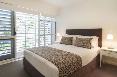The White House Port Douglas - Hobart Tourism 6