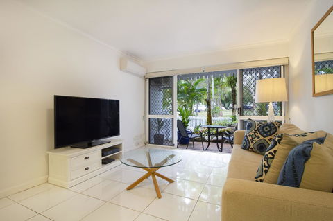 The White House Port Douglas - Hobart Tourism 16