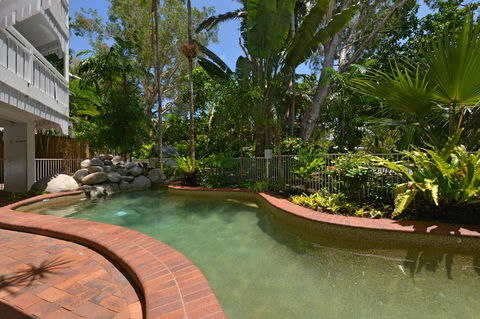The White House Port Douglas - Hobart Tourism 17