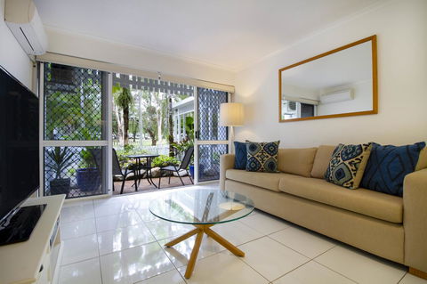 The White House Port Douglas - Hobart Tourism 3