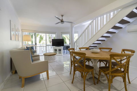 The White House Port Douglas - Hobart Tourism 7