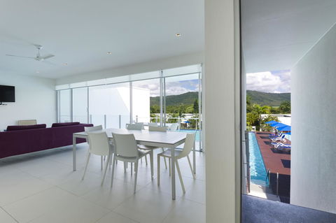 Pool Resort Port Douglas - Hobart Tourism 19