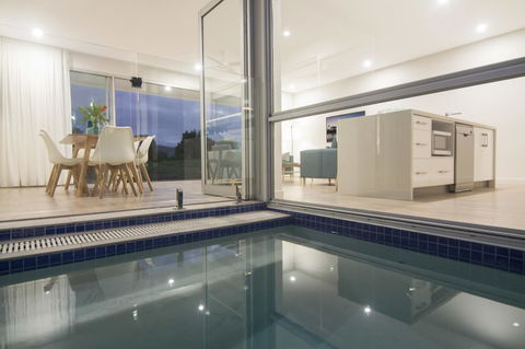 Pool Resort Port Douglas - Hobart Tourism 36