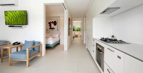Pool Resort Port Douglas - Hobart Tourism 14