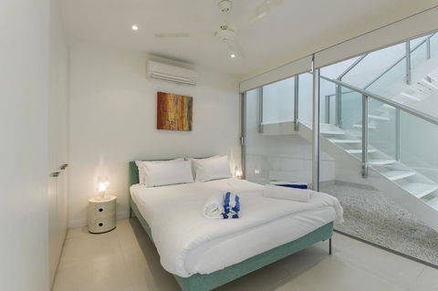 Pool Resort Port Douglas - Hobart Tourism 23