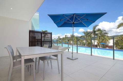Pool Resort Port Douglas - Hobart Tourism 9