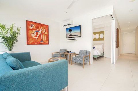 Pool Resort Port Douglas - Hobart Tourism 32