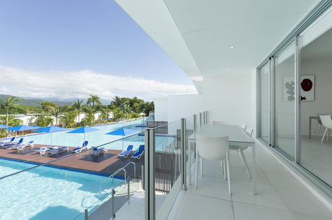 Pool Resort Port Douglas - Hobart Tourism 26