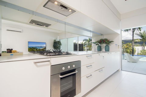 Pool Resort Port Douglas - Hobart Tourism 8
