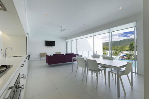 Pool Resort Port Douglas - Hobart Tourism 20