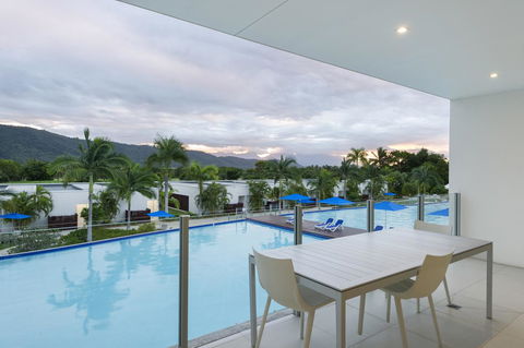 Pool Resort Port Douglas - Hobart Tourism 18