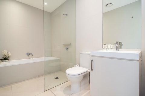 Pool Resort Port Douglas - Hobart Tourism 29