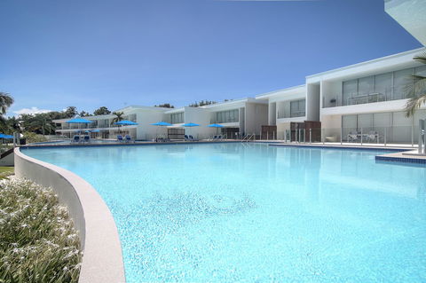 Pool Resort Port Douglas - Hobart Tourism 3