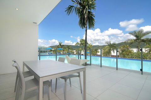 Pool Resort Port Douglas - Hobart Tourism 31