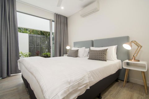 Pool Resort Port Douglas - Hobart Tourism 42