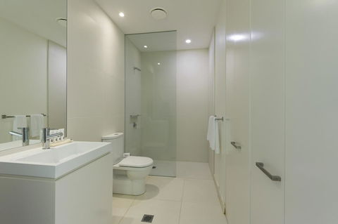 Pool Resort Port Douglas - Hobart Tourism 25