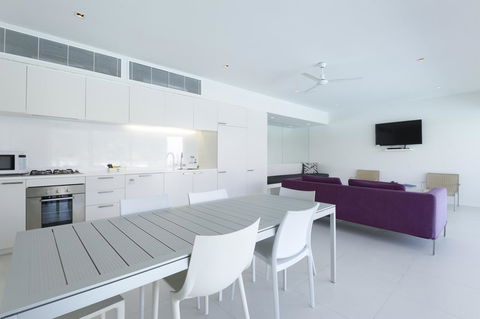 Pool Resort Port Douglas - Hobart Tourism 21