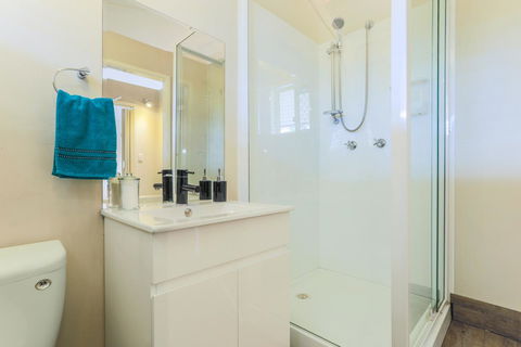 Bed & Breakfast 1 Bedroom Guest House - Hobart Tourism 7