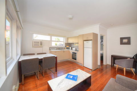 Backpackers In Paradise 18-35 Hostel - Hobart Tourism 11