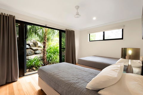 Shorelines - Tourism TAS 9