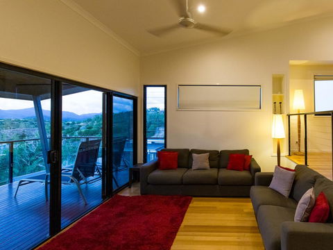 Shorelines - Tourism TAS 21
