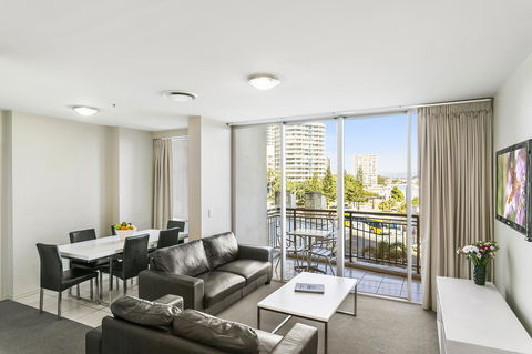 Mantra Towers Of Chevron - Tourism TAS 24