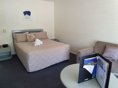 Dalby Manor Motor Inn - Hobart Tourism 7