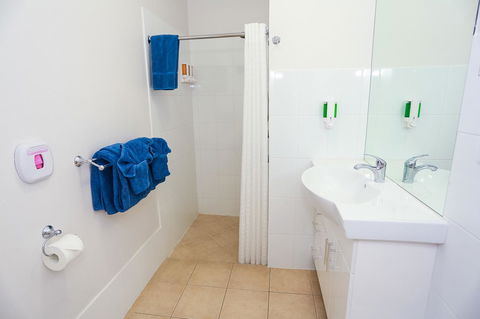 Port Douglas Motel - Hobart Tourism 13
