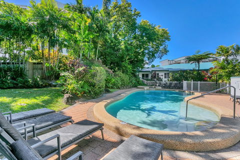 Roydon Beachfront Apartments - Hobart Tourism 17