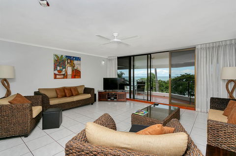 Roydon Beachfront Apartments - Hobart Tourism 4